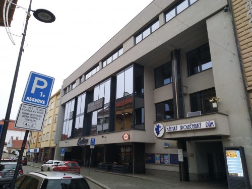 pohled na budovu (prosinec 2025)