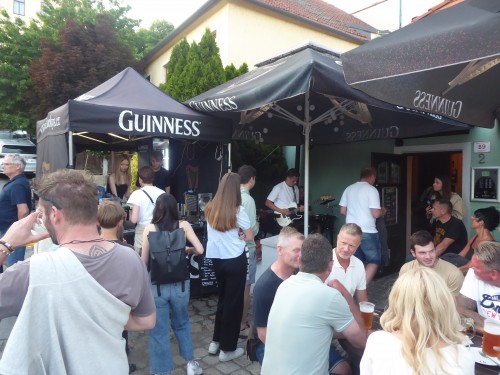 koncert kapely On The Hills - na zahrádce (červen 2026)
