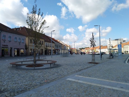 pohled na náměstí (září 2022)