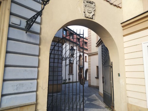 brána ke klubu z Šilingrova náměstí (říjen 2022)
